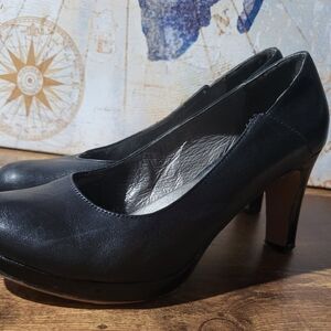 Timeless Blondo Elegant Black Leather Women's Heels Size 8